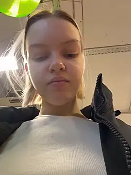 AshleyMur online show from March 22, 7:01 am