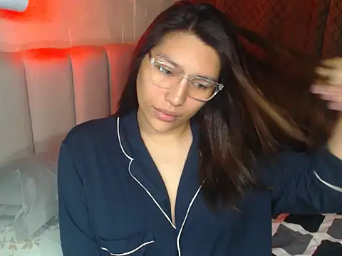 HeatWithHolly online show from February 5, 12:21 pm