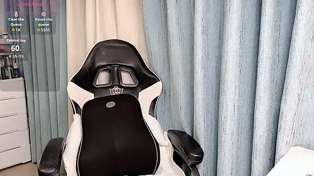 LuLu-lll online show from February 12, 5:30 pm