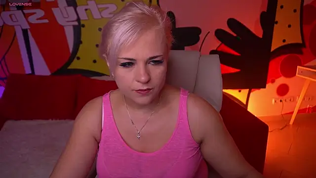 Snapshot of CrystalVibe chatting on March 18, 6:49 am CrystalVibe online show from March 18, 6:49 am