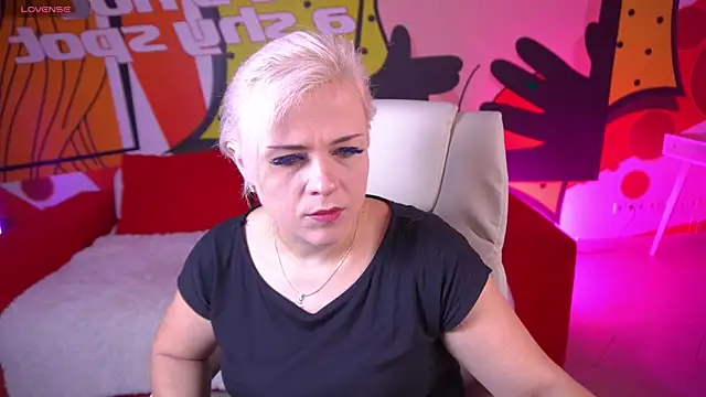 Snapshot of CrystalVibe chatting on March 21, 6:18 am CrystalVibe online show from March 21, 6:18 am