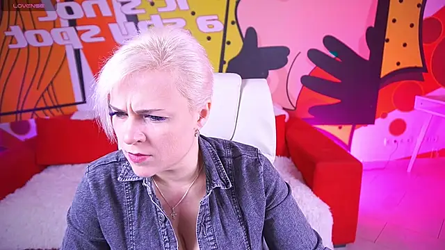 Snapshot of CrystalVibe chatting on March 25, 6:30 am CrystalVibe online show from March 25, 6:30 am