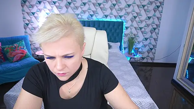 Snapshot of CrystalVibe chatting on May 27, 6:10 am CrystalVibe online show from May 27, 6:10 am