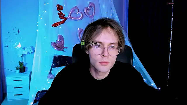 Snapshot of mister_alex_ chatting on March 10, 7:41 pm mister alex online show from March 10, 7:41 pm