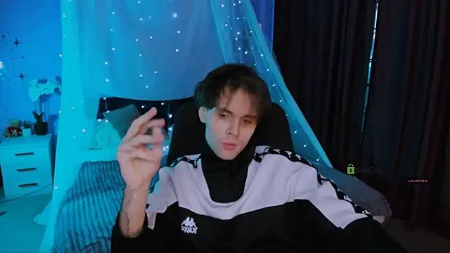 Snapshot of mister_alex_ chatting on March 24, 7:41 pm mister alex online show from March 24, 7:41 pm