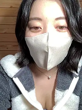 Snapshot of minami_room chatting on January 15, 4:06 am minami room online show from January 15, 4:06 am