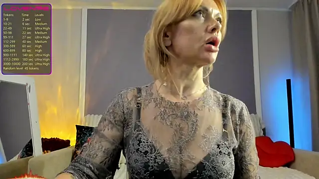 Snapshot of Monika-peach chatting on April 21, 1:42 am Monika-peach online show from April 21, 1:42 am