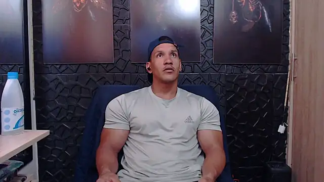 Snapshot of viktor_herrera chatting on March 24, 6:13 pm viktor herrera online show from March 24, 6:13 pm