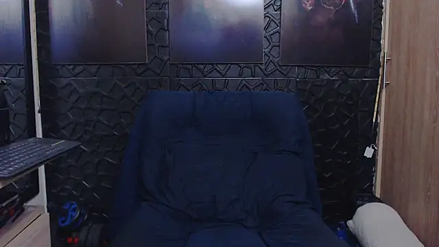 Snapshot of viktor_herrera chatting on April 13, 7:52 pm viktor herrera online show from April 13, 7:52 pm