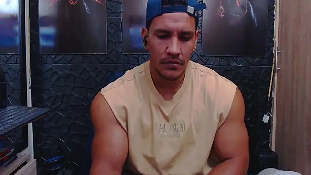 Snapshot of viktor_herrera chatting on April 17, 4:37 am viktor herrera online show from April 17, 4:37 am