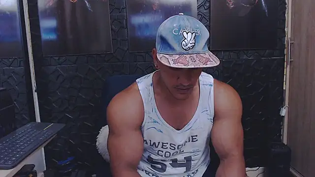 Snapshot of viktor_herrera chatting on April 30, 8:57 pm viktor herrera online show from April 30, 8:57 pm