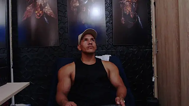 Snapshot of viktor_herrera chatting on June 10, 3:33 pm viktor herrera online show from June 10, 3:33 pm