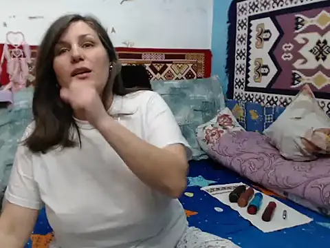 Adelinemilf online show from January 12, 8:30 am