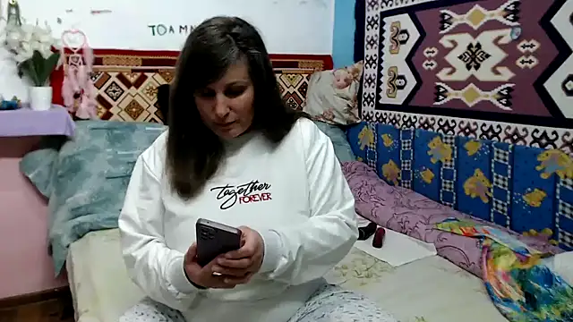 Snapshot of Adelinemilf chatting on April 10, 12:32 pm Adelinemilf online show from April 10, 12:32 pm