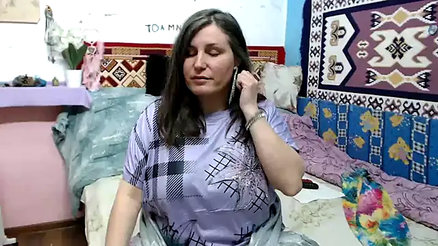Snapshot of Adelinemilf chatting on April 12, 1:05 pm Adelinemilf online show from April 12, 1:05 pm