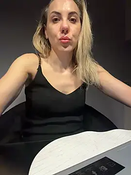 ElenaWhitmore online show from March 6, 11:34 pm