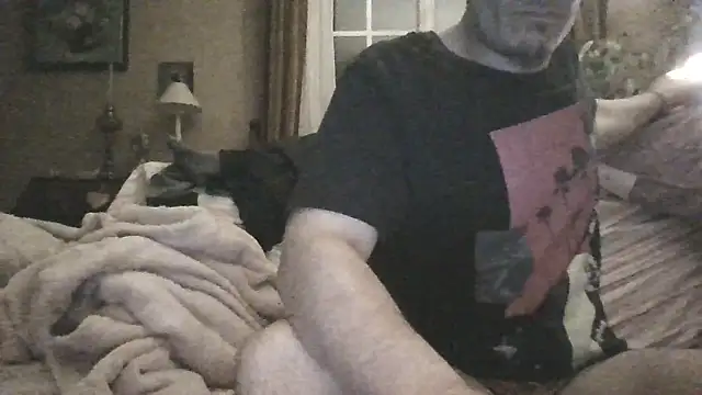 Snapshot of polo48725 chatting on March 3, 1:45 am polo48725 online show from March 3, 1:45 am