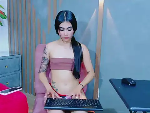 EvelynMoore   online show from February 5, 3:55 am