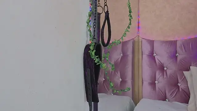 Snapshot of Missy_22_ chatting on March 18, 1:58 pm Missy 22 online show from March 18, 1:58 pm