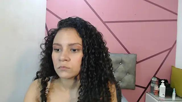 Snapshot of Little18Doll chatting on April 12, 6:57 pm Little18Doll online show from April 12, 6:57 pm