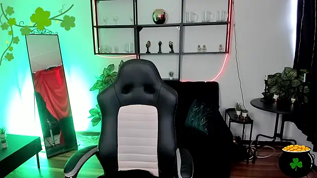 Sacred Sin Room online show from March 17, 1:36 pm