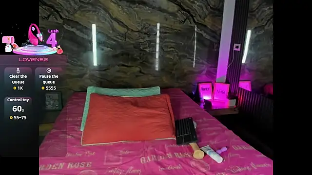 Snapshot of Skarleth_queen chatting on February 14, 4:09 am Skarleth queen online show from February 14, 4:09 am