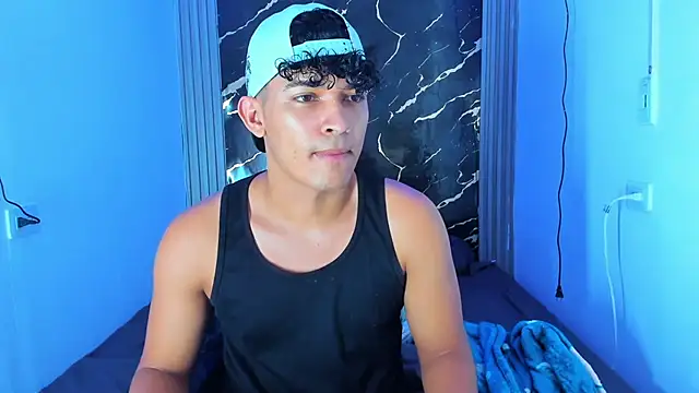 Snapshot of jamescurly00 chatting on February 6, 7:23 am jamescurly00 online show from February 6, 7:23 am