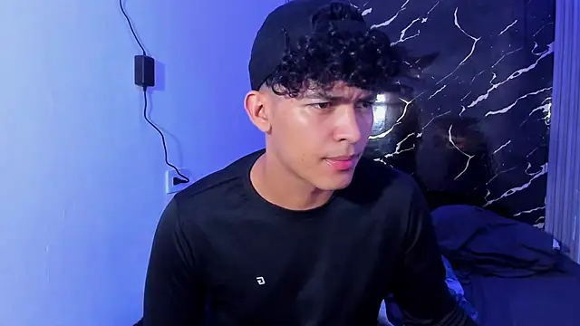 Snapshot of jamescurly00 chatting on February 8, 5:11 am jamescurly00 online show from February 8, 5:11 am