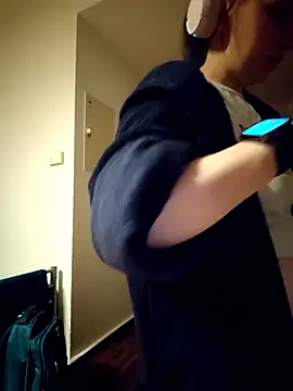 LissieDemons online show from February 7, 6:00 pm