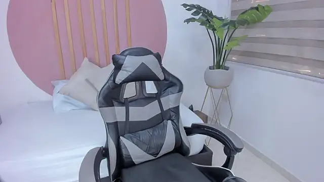 dafne arias online show from February 10, 12:20 pm