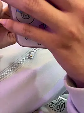 Iamcami  online show from March 6, 7:10 pm