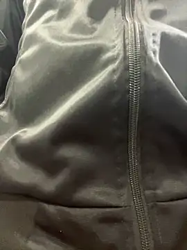 Iamcami  online show from April 5, 7:00 pm