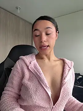 crystal dlun online show from February 8, 3:59 pm