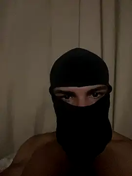 Snapshot of magneto01 chatting on January 6, 4:27 am magneto01 online show from January 6, 4:27 am