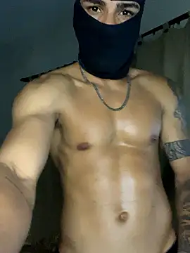 Snapshot of magneto01 chatting on January 8, 2:36 am magneto01 online show from January 8, 2:36 am