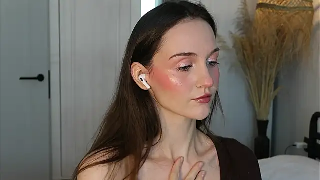 Lilyblush online show from January 18, 8:40 am