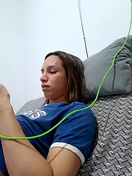 Snapshot of ofjuliaa chatting on February 19, 2:29 am ofjuliaa online show from February 19, 2:29 am