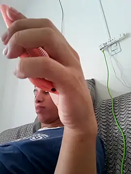 Snapshot of ofjuliaa chatting on February 19, 7:43 pm ofjuliaa online show from February 19, 7:43 pm