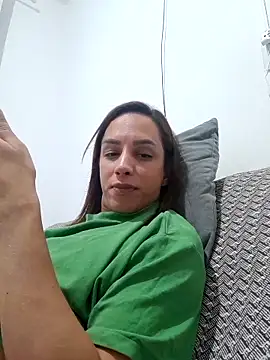 Snapshot of ofjuliaa chatting on February 21, 3:18 am ofjuliaa online show from February 21, 3:18 am