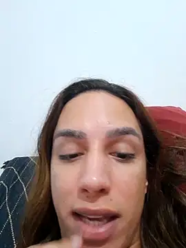 Snapshot of ofjuliaa chatting on March 16, 5:44 am ofjuliaa online show from March 16, 5:44 am