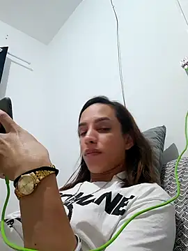 Snapshot of ofjuliaa chatting on March 29, 4:01 am ofjuliaa online show from March 29, 4:01 am