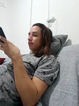 ofjuliaa online show from June 10, 4:34 am