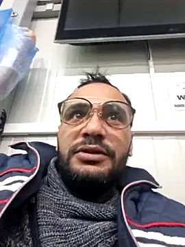 julian-112 online show from February 6, 9:12 am