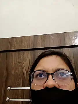 Snapshot of piryasharma005 chatting on February 12, 6:36 pm piryasharma005 online show from February 12, 6:36 pm