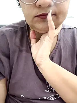 Snapshot of piryasharma005 chatting on February 13, 6:26 pm piryasharma005 online show from February 13, 6:26 pm