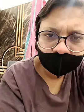 Snapshot of piryasharma005 chatting on February 14, 6:32 am piryasharma005 online show from February 14, 6:32 am