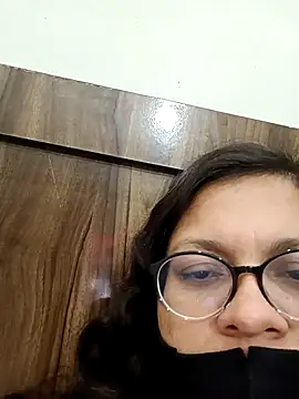 Snapshot of piryasharma005 chatting on February 17, 6:10 am piryasharma005 online show from February 17, 6:10 am