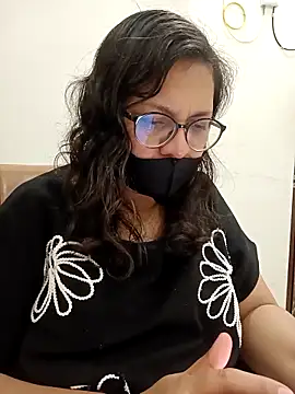 Snapshot of piryasharma005 chatting on February 23, 7:33 pm piryasharma005 online show from February 23, 7:33 pm