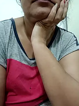 Snapshot of piryasharma005 chatting on March 4, 10:10 am piryasharma005 online show from March 4, 10:10 am