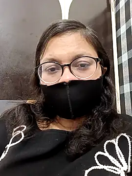 Snapshot of piryasharma005 chatting on March 6, 11:28 am piryasharma005 online show from March 6, 11:28 am